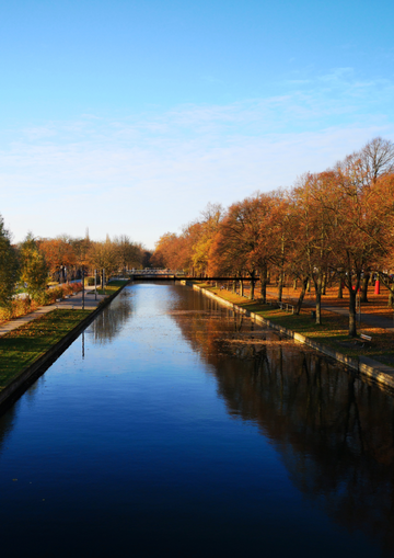 La rivière Deûle, dans la campagne dans le Nord-Pas-de-Calais